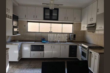 Casa à venda com 272m², 4 quartos e 3 vagas