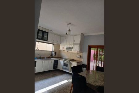 Casa à venda com 272m², 4 quartos e 3 vagas