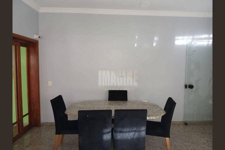 Casa à venda com 272m², 4 quartos e 3 vagas