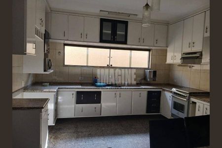 Casa à venda com 272m², 4 quartos e 3 vagas