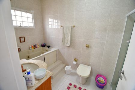 Casa de condomínio para alugar com 460m², 3 quartos e 3 vagasBanheiro Suíte