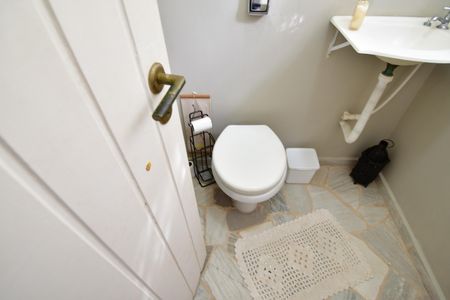 Casa de condomínio para alugar com 460m², 3 quartos e 3 vagasLavabo