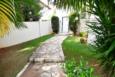 Casa de condomínio para alugar com 460m², 3 quartos e 3 vagasEntrada