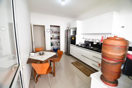 Casa de condomínio para alugar com 460m², 3 quartos e 3 vagasCozinha