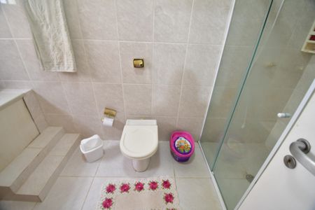 Casa de condomínio para alugar com 460m², 3 quartos e 3 vagasBanheiro Suíte