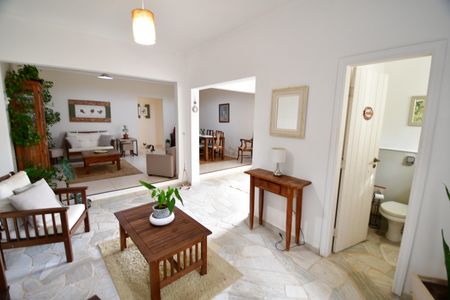 Sala de casa de condomínio para alugar com 3 quartos, 460m² em Conjunto Habitacional Vila Santana (sousas), Campinas