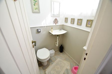 Casa de condomínio para alugar com 460m², 3 quartos e 3 vagasLavabo