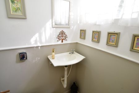 Casa de condomínio para alugar com 460m², 3 quartos e 3 vagasLavabo