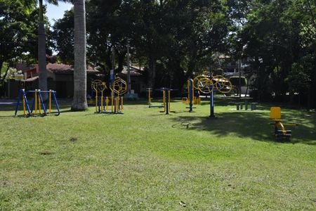 Casa de condomínio para alugar com 460m², 3 quartos e 3 vagasÁrea comum - Academia