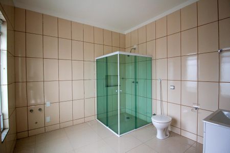 Casa de condomínio para alugar com 211m², 3 quartos e 3 vagasBanheiro da Suíte