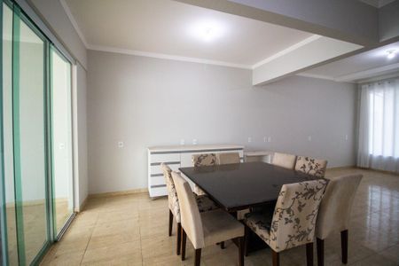 Casa de condomínio para alugar com 211m², 3 quartos e 3 vagasCozinha