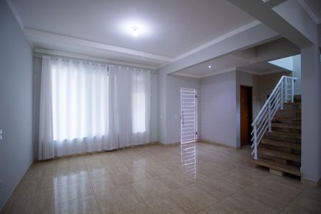 Sala de casa de condomínio para alugar com 3 quartos, 211m² em Parque São Bento, Sorocaba