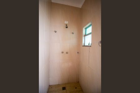 Casa de condomínio para alugar com 211m², 3 quartos e 3 vagasBanheiro de serviço