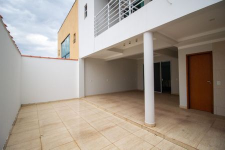 Casa de condomínio para alugar com 211m², 3 quartos e 3 vagasÁrea externa