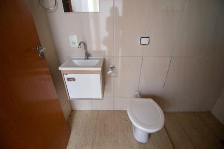 Casa de condomínio para alugar com 211m², 3 quartos e 3 vagasBanheiro de serviço