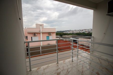 Casa de condomínio para alugar com 211m², 3 quartos e 3 vagasVaranda