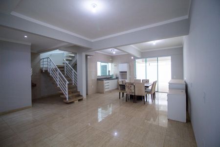 Sala de casa de condomínio para alugar com 3 quartos, 211m² em Parque São Bento, Sorocaba