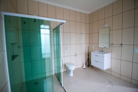 Casa de condomínio para alugar com 211m², 3 quartos e 3 vagasBanheiro da Suíte