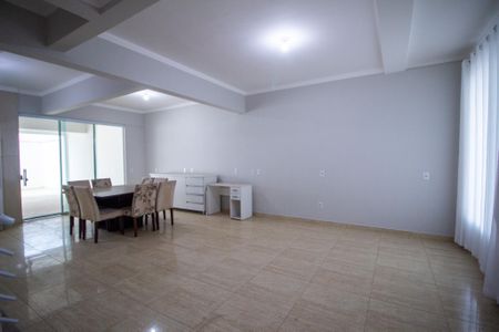 Sala de casa de condomínio para alugar com 3 quartos, 211m² em Parque São Bento, Sorocaba