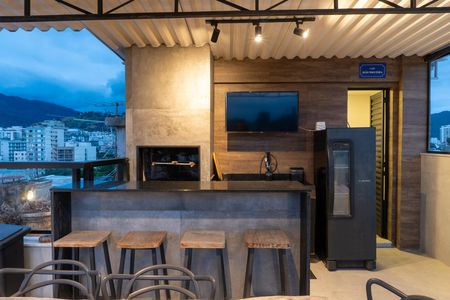 Apartamento à venda com 250m², 3 quartos e 2 vagas Apartamento à venda com 250m², 3 quartos e 2 vagasCobertura