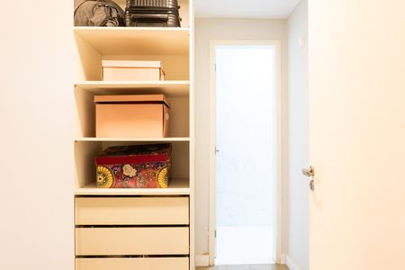 Apartamento à venda com 250m², 3 quartos e 2 vagas Apartamento à venda com 250m², 3 quartos e 2 vagasCloset da suíte 2