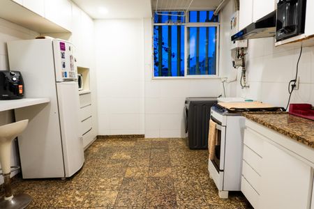 Apartamento à venda com 250m², 3 quartos e 2 vagas Apartamento à venda com 250m², 3 quartos e 2 vagasCozinha