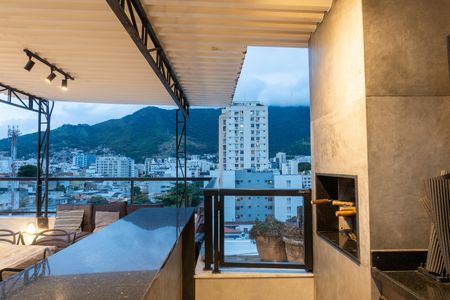 Apartamento à venda com 250m², 3 quartos e 2 vagas Apartamento à venda com 250m², 3 quartos e 2 vagasCobertura