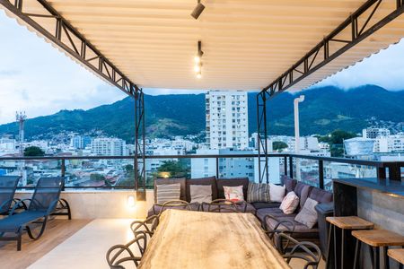 Apartamento à venda com 250m², 3 quartos e 2 vagas Apartamento à venda com 250m², 3 quartos e 2 vagasCobertura