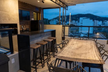 Apartamento à venda com 250m², 3 quartos e 2 vagas Apartamento à venda com 250m², 3 quartos e 2 vagasCobertura