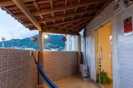 Apartamento à venda com 250m², 3 quartos e 2 vagas Apartamento à venda com 250m², 3 quartos e 2 vagasVaranda