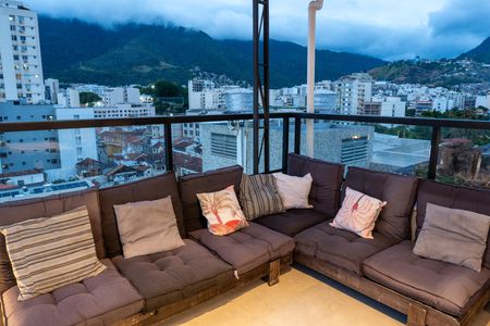 Apartamento à venda com 250m², 3 quartos e 2 vagas Apartamento à venda com 250m², 3 quartos e 2 vagasCobertura