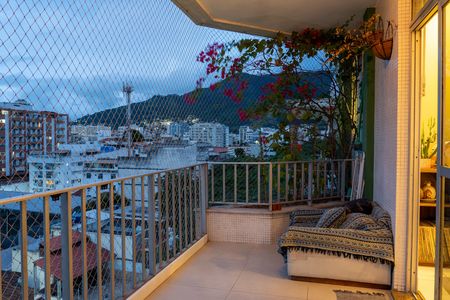 Apartamento à venda com 250m², 3 quartos e 2 vagas Apartamento à venda com 250m², 3 quartos e 2 vagasVaranda da Sala