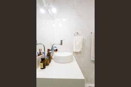 Apartamento à venda com 250m², 3 quartos e 2 vagas Apartamento à venda com 250m², 3 quartos e 2 vagasBanheiro da Suíte 2