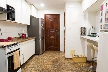 Apartamento à venda com 250m², 3 quartos e 2 vagas Apartamento à venda com 250m², 3 quartos e 2 vagasCozinha
