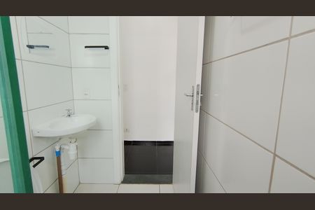 Banheiro  de apartamento para alugar com 1 quarto, 50m² em Jardim Casa Branca, Suzano