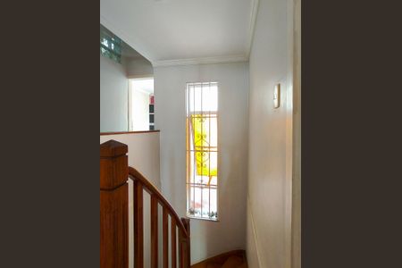 Casa à venda com 200m², 5 quartos e 2 vagas Casa à venda com 200m², 5 quartos e 2 vagasHall social