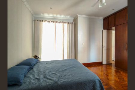 Casa à venda com 200m², 5 quartos e 2 vagas Casa à venda com 200m², 5 quartos e 2 vagasSuíte