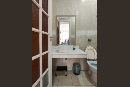 Casa à venda com 200m², 5 quartos e 2 vagas Casa à venda com 200m², 5 quartos e 2 vagasBanheiro Corredor