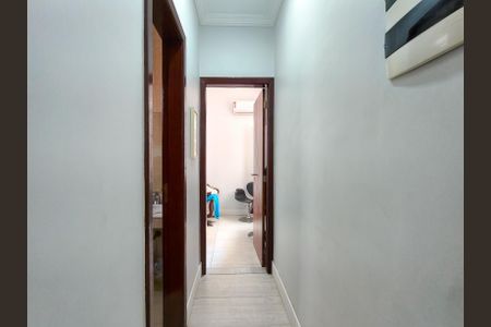 Casa à venda com 200m², 5 quartos e 2 vagas Casa à venda com 200m², 5 quartos e 2 vagasCorredor