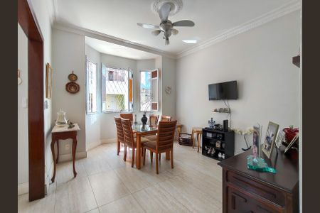Casa à venda com 200m², 5 quartos e 2 vagas Casa à venda com 200m², 5 quartos e 2 vagasSala