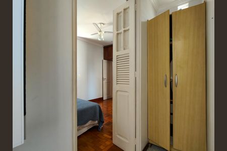 Casa à venda com 200m², 5 quartos e 2 vagas Casa à venda com 200m², 5 quartos e 2 vagasCloset da suíte