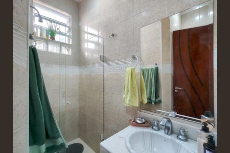 Casa à venda com 200m², 5 quartos e 2 vagas Casa à venda com 200m², 5 quartos e 2 vagasBanheiro Corredor
