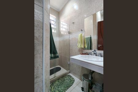 Casa à venda com 200m², 5 quartos e 2 vagas Casa à venda com 200m², 5 quartos e 2 vagasBanheiro Corredor