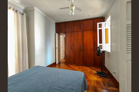 Casa à venda com 200m², 5 quartos e 2 vagas Casa à venda com 200m², 5 quartos e 2 vagasSuíte