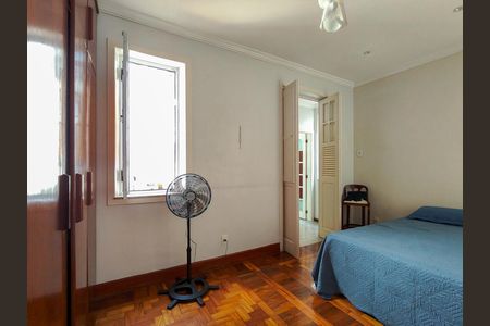 Casa à venda com 200m², 5 quartos e 2 vagas Casa à venda com 200m², 5 quartos e 2 vagasSuíte