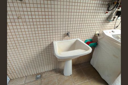 Casa à venda com 200m², 5 quartos e 2 vagas Casa à venda com 200m², 5 quartos e 2 vagasÁrea de Serviço