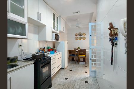 Casa à venda com 200m², 5 quartos e 2 vagas Casa à venda com 200m², 5 quartos e 2 vagasCozinha