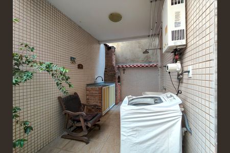 Casa à venda com 200m², 5 quartos e 2 vagas Casa à venda com 200m², 5 quartos e 2 vagasÁrea de Serviço