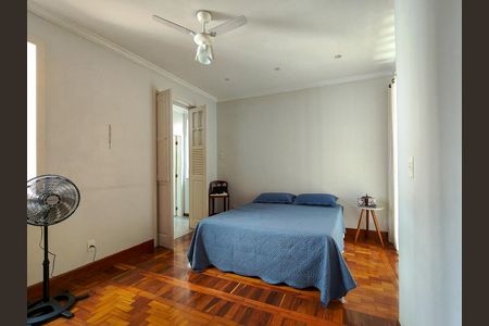 Casa à venda com 200m², 5 quartos e 2 vagas Casa à venda com 200m², 5 quartos e 2 vagasSuíte