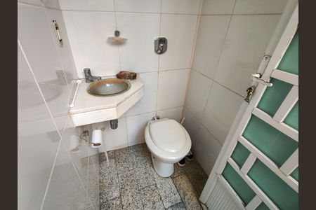Casa à venda com 200m², 5 quartos e 2 vagas Casa à venda com 200m², 5 quartos e 2 vagasBanheiro de serviço